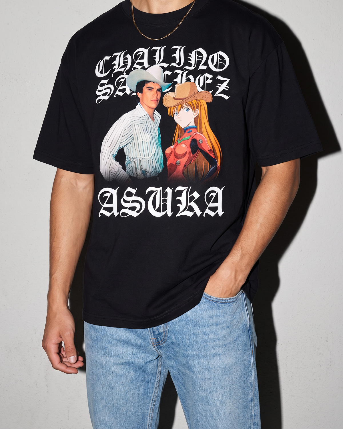 Chalino x Asuka playera negra con modelo - Nostalgia Lab