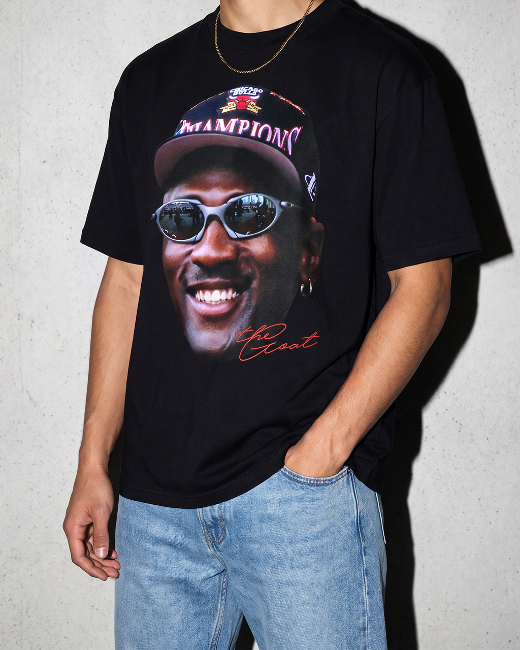 G.O.A.T. Big Head playera negra con modelo - Nostalgia Lab