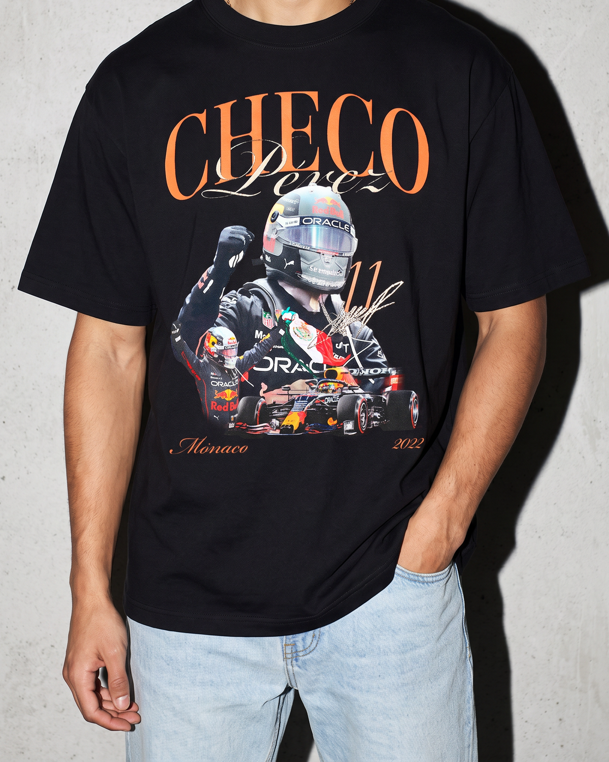 Checo playera negra con modelo - Nostalgia Lab