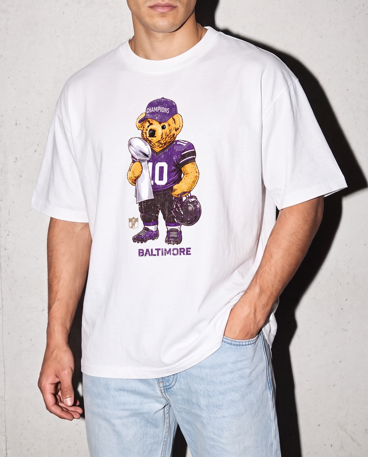 Baltimore Bear playera blanca con modelo - Nostalgia Lab