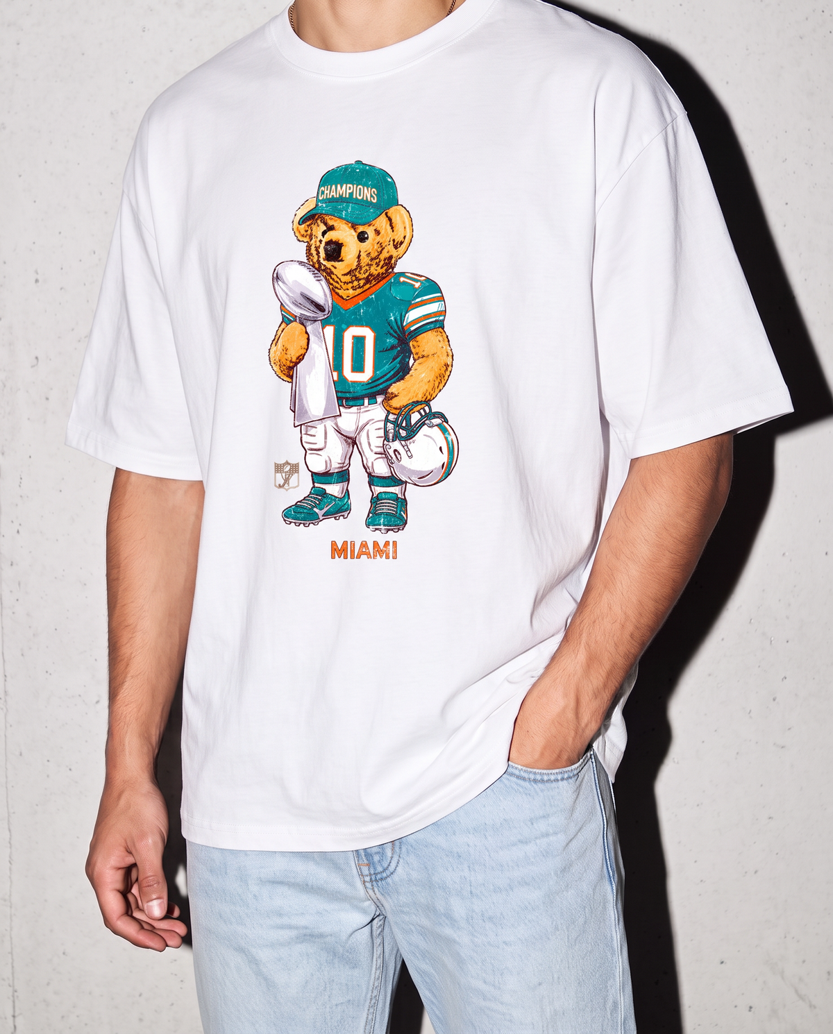 Miami Bear playera blanca con modelo - Nostalgia Lab