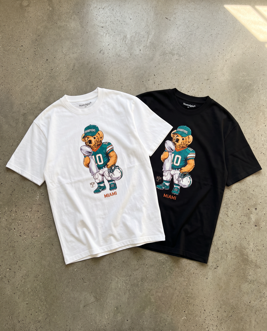 Miami Bear playeras negra y blanca flat lay - Nostalgia Lab