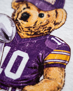 Minnesota Bear detalle del estampado DTG en algodón - Nostalgia Lab