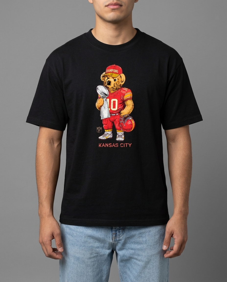 KC Heartland Bear playera negra con modelo - Nostalgia Lab