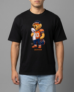 5280 City Bear playera negra con modelo - Nostalgia Lab