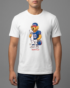 Nickel City Bear playera blanca con modelo - Nostalgia Lab