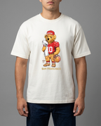 The Bay Bear playera blanca con modelo - Nostalgia Lab